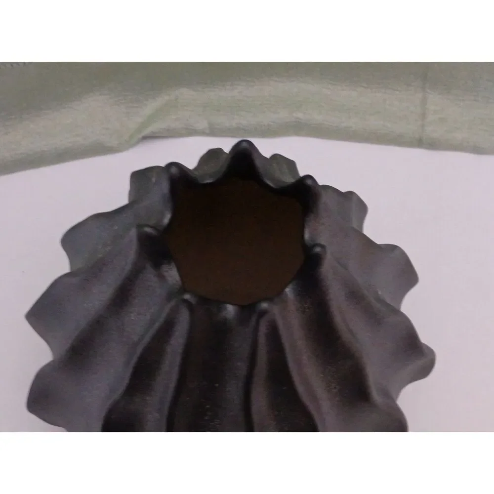 Wavy Ribbed Black Ceramic Modern Style Home Decor Centerpiece Vase - Picture 6 of 10